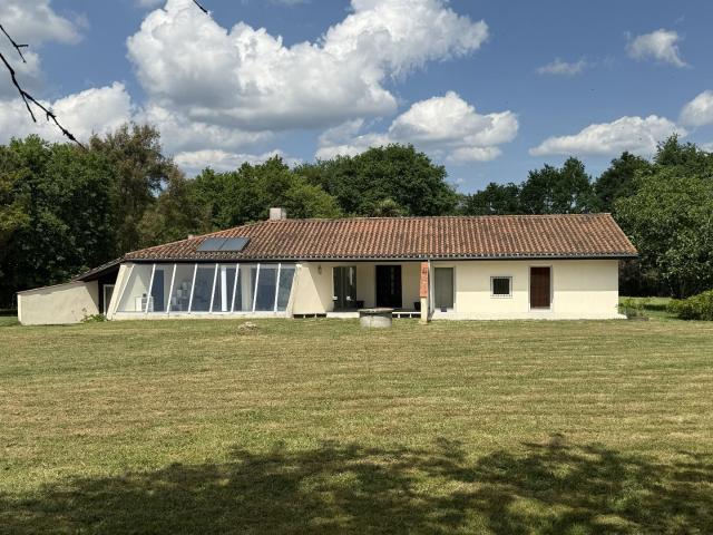 Maison lumineuse ouverte sur la nature, secteur Eauze 184m² Labarrère