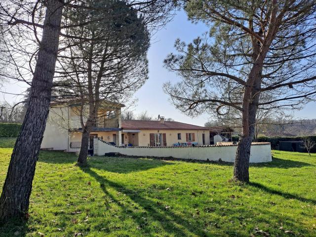 Maison lumineuse avec deux espaces habitables, jardin et pis. 173m² Valence sur Baïse