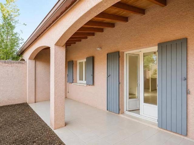 Maison lumineuse avec jardin à Saint Julien les Rosiers