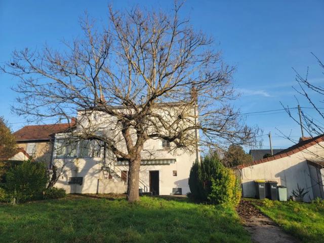 Maison lumineuse AVEC jardin et garages