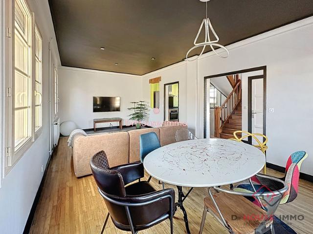 Maison lumineuse avec jardin paysager, terrasse, bureau indépandant et garage à Périgueux