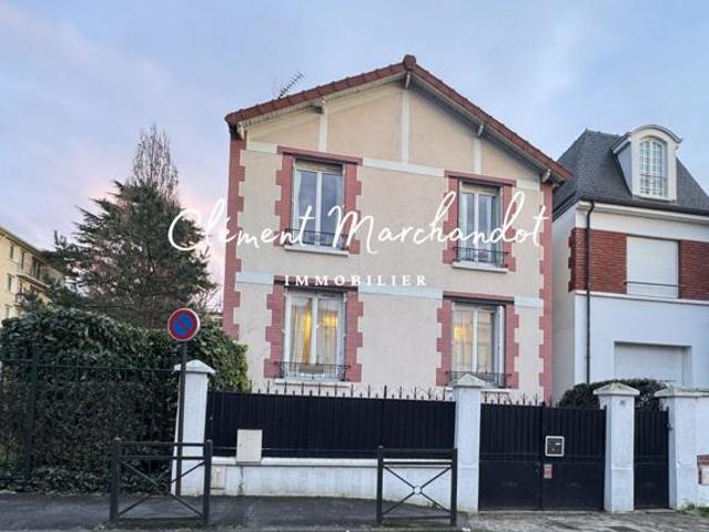 Maison lumineuse avec studio et combles aménageables