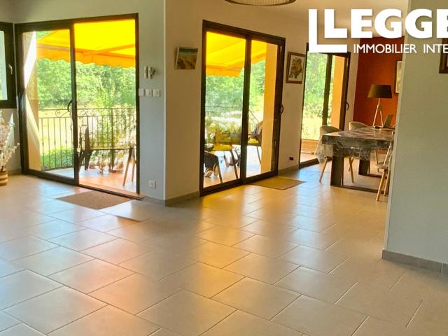 Maison lumineuse avec piscine, vignoble et circulation fluide – à deux pas de Montignac
