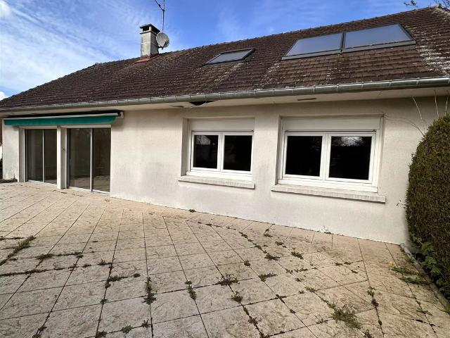 Maison lumineuse à rénover de 148 m² avec jardin à Cairon 120m² Cairon