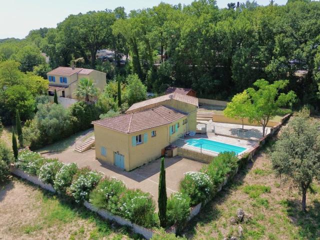 Maison lumineuse de 4 chambres avec grand jardin, piscine et. 201m² Nizas