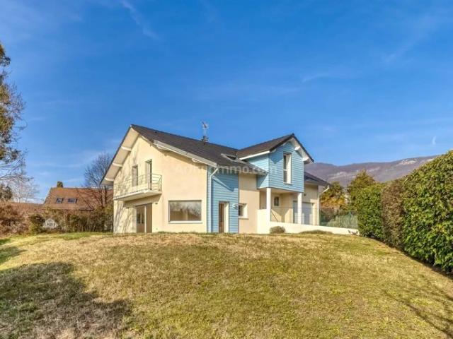 Maison lumineuse: 168m2 au sol, 6 chambres, 3 sdb sur 840m² de jardin au calme parfait !