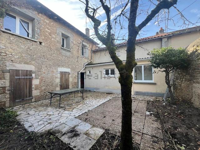 Maison, Lussac les Châteaux