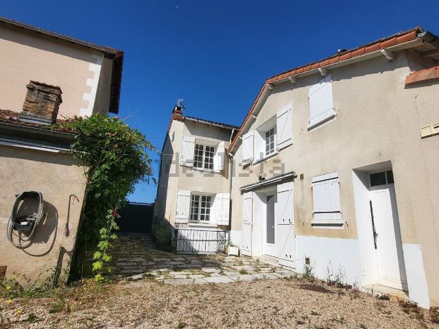 Maison, Lussac les Châteaux