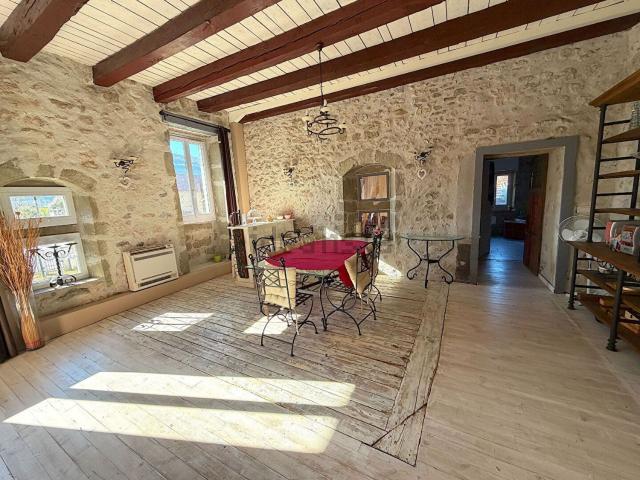 Maison, Motz