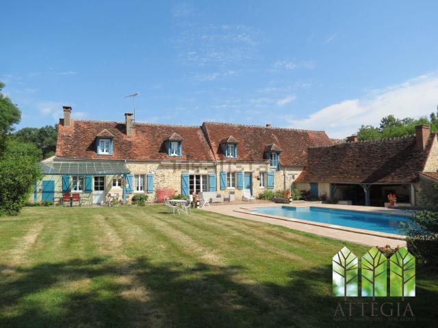 Maison, Saint Denis de Jouhet