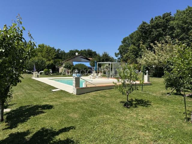 Maison, Moustier