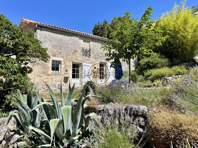 Maison, Mouthiers sur Boëme