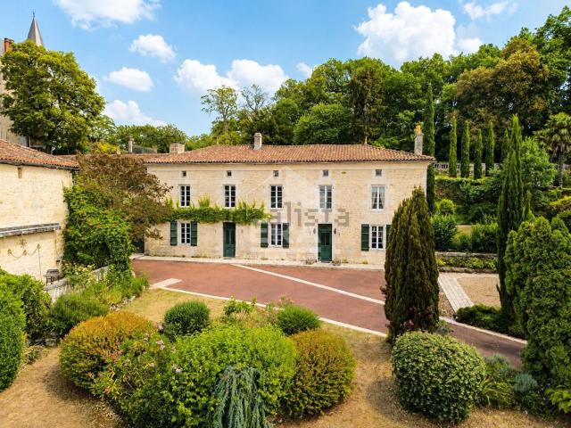 Maison, Mouthiers sur Boëme