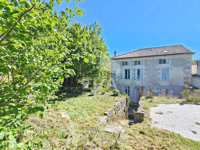 Maison, Mouthiers sur Boëme