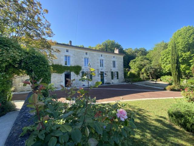 Maison, Mouthiers sur Boëme