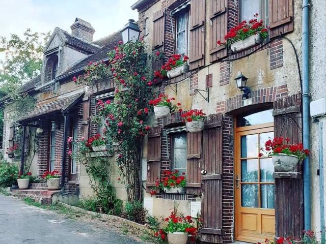 Maison, Moutiers au Perche