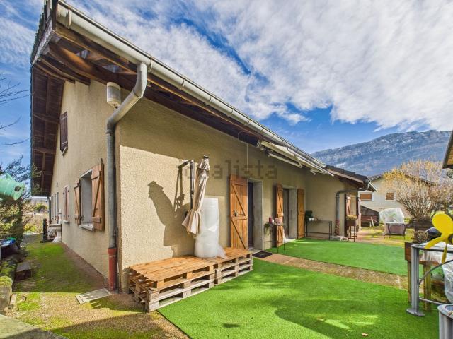 Maison, Mouxy