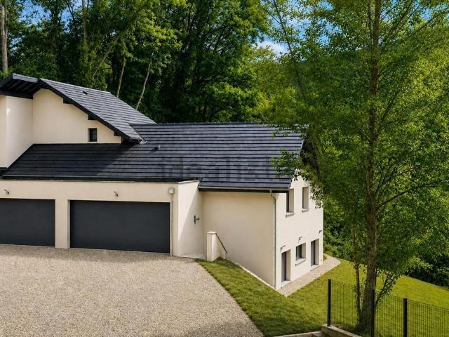 Maison, Moye