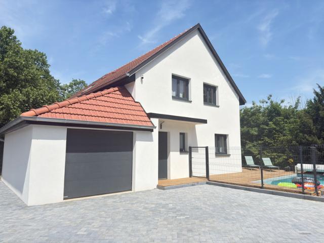 MAISON MODERNE 5 PIECES DE 136 M2 AVEC PISCINE