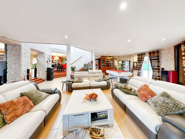 Maison moderne chambres sous sol dressing piscine