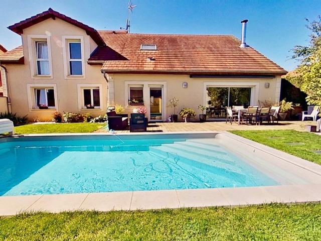 Maison moderne 236 m² – Piscine chauffée – Suite parentale – AUGNY