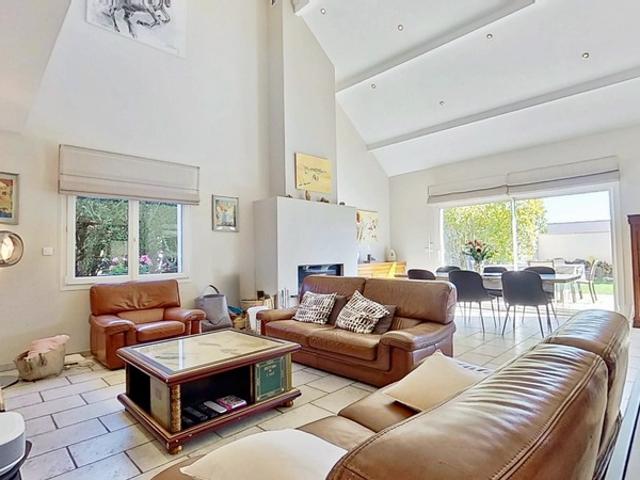 Maison moderne 236 m² – Piscine chauffée – Suite parentale – AUGNY