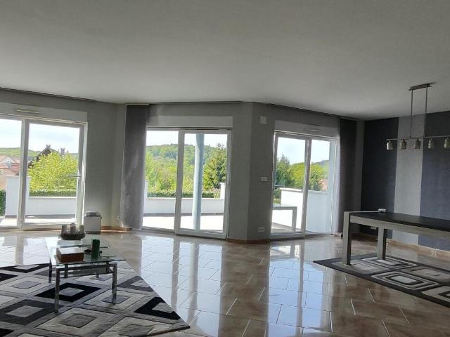 Grande propriété moderne avec piscine
