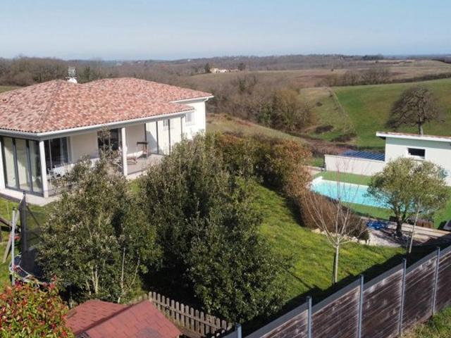 Maison moderne avec piscine à Biran