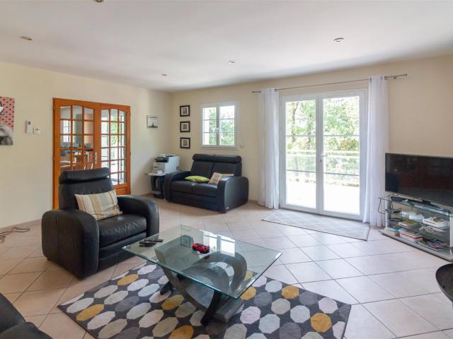 Vue exceptionnelle sur le vignoble charentais à 5 minutes de. 172m² Saint Même les Carrières