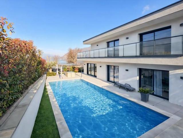 Maison moderne avec vue lac à Brison Saint Innocent