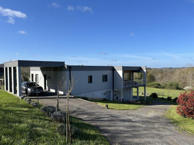 Maison moderne de plain pied de 4 pièces économe en énergie. 135m² Loubejac
