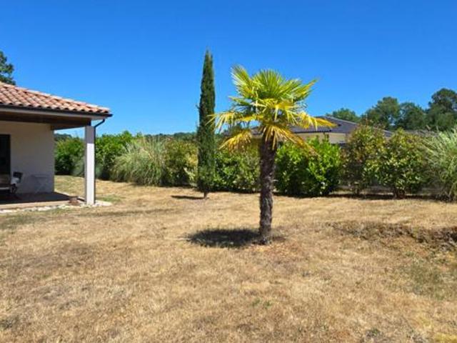 Maison moderne de plain pied, type 6, sur un terrain de 2977 m²
