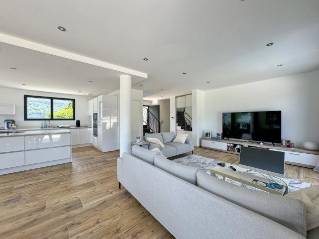 Maison moderne indépendante avec vue sur le lac et la montag. 188m² Aix les Bains
