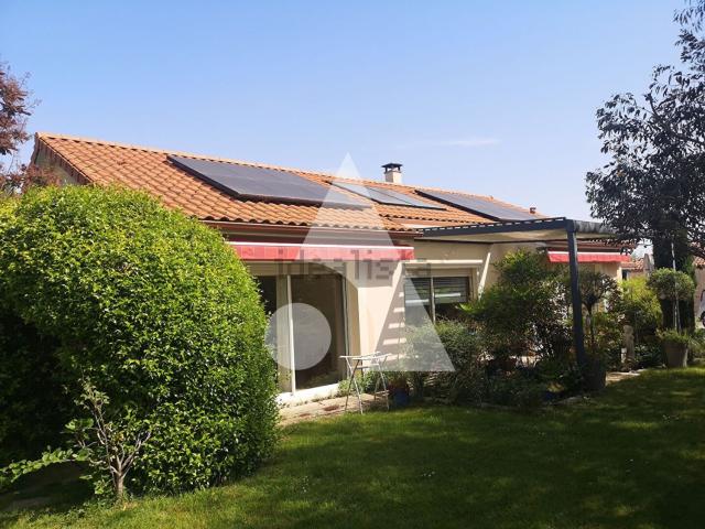 Maison, Momères