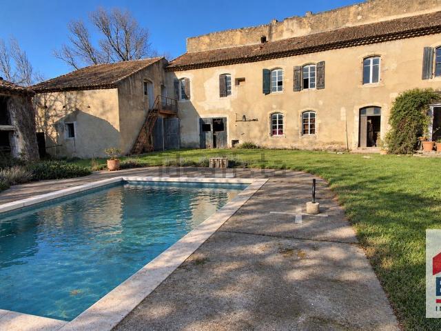 Maison, Mondragon