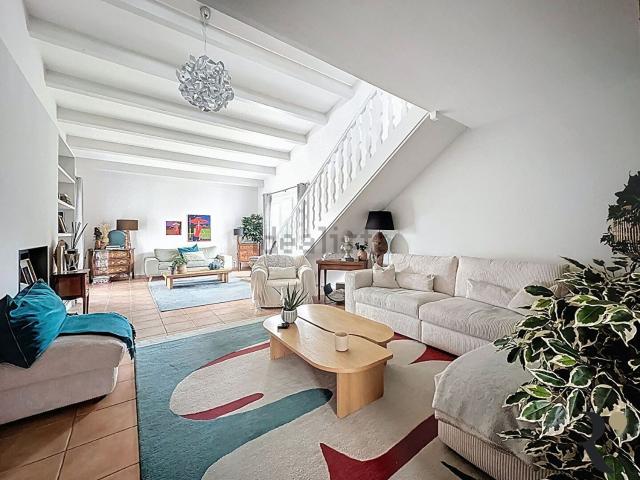 Maison, Mons