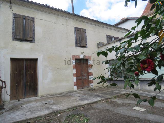 Maison, Mont d&apos Astarac