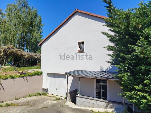 Maison, Mont Saint Martin