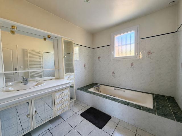 Maison Montmorot 6 pièces / 159.33 m2 /3 chambres