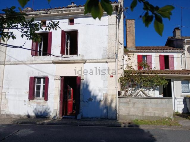Maison, Montmoreau