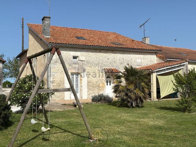 Maison, Montmoreau