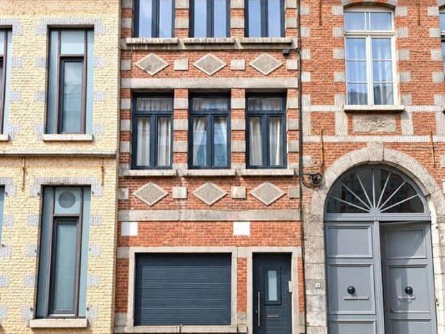 Maison montoise de caractère – 4 chambres – Centre de Mons