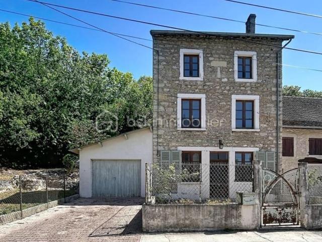 Maison, Montagnieu