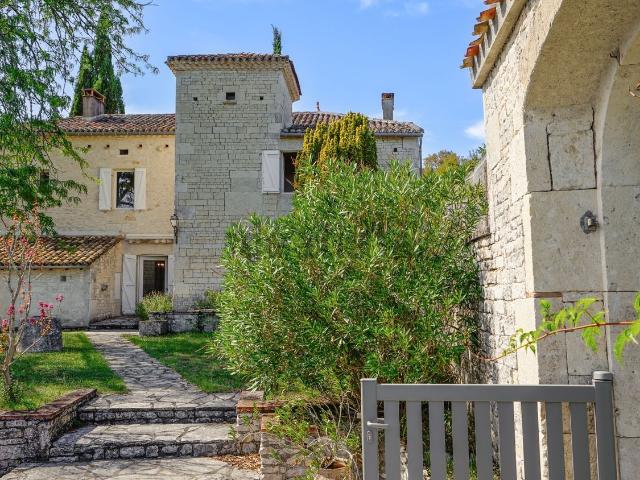 Maison, Montaigu de Quercy