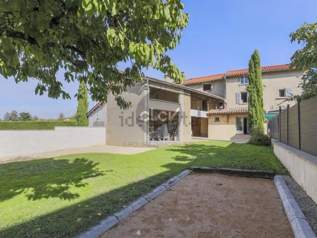 Maison, Montanay