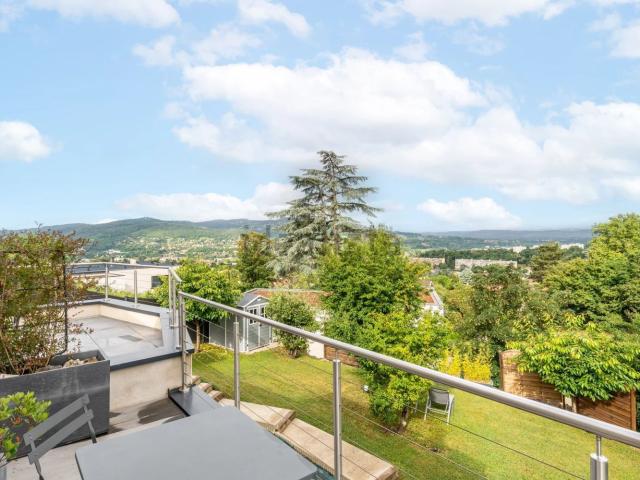 Maison, Montanay