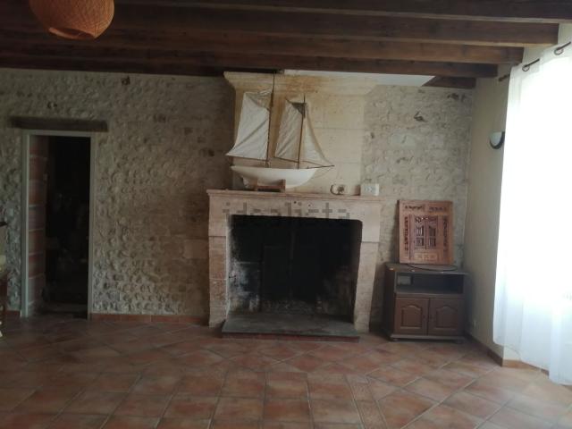 Maison, Montboyer