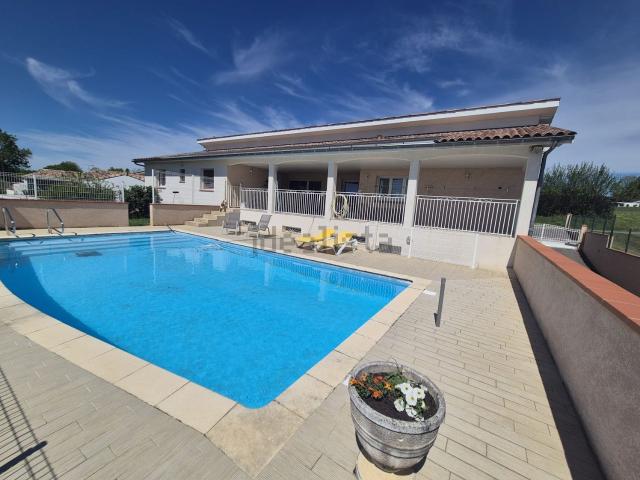 Maison, Monteils
