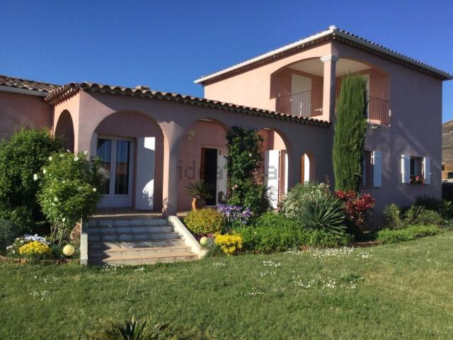 Maison, Montfaucon