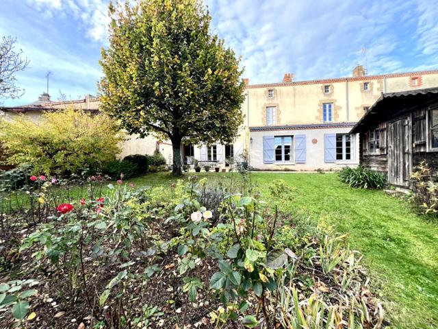 Maison Montfaucon Montigne 7 pièce s 206 m2
